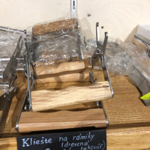 Apiprodukt Kliešte na rámiky s drevenou rukoväťou
