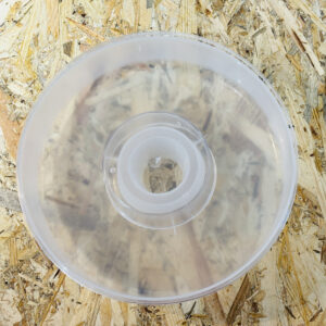 Apiprodukt Okrúhle plastové krmítko 2 l – sada s uzáverom a viečkom