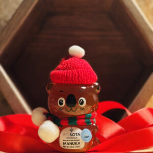 BIOSOTA ORGANICS Manuka med (MGO 100+) v plastovom medvedíkovi - Vianočná edícia